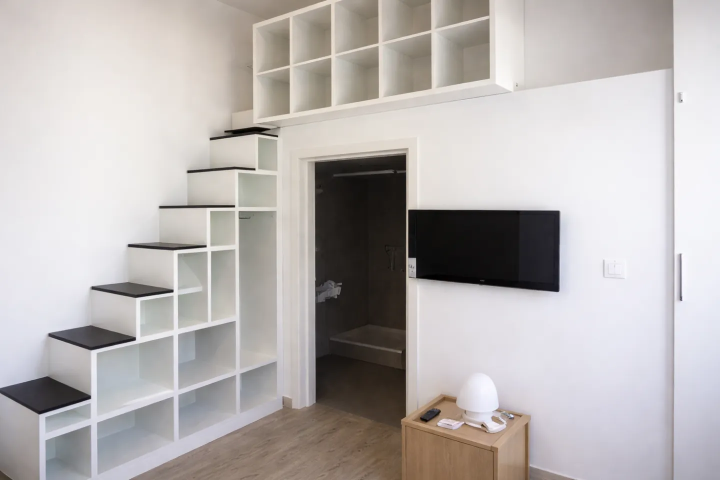 Studio arredato contemporaneo con soppalco a Renens - Foto 1 di 2