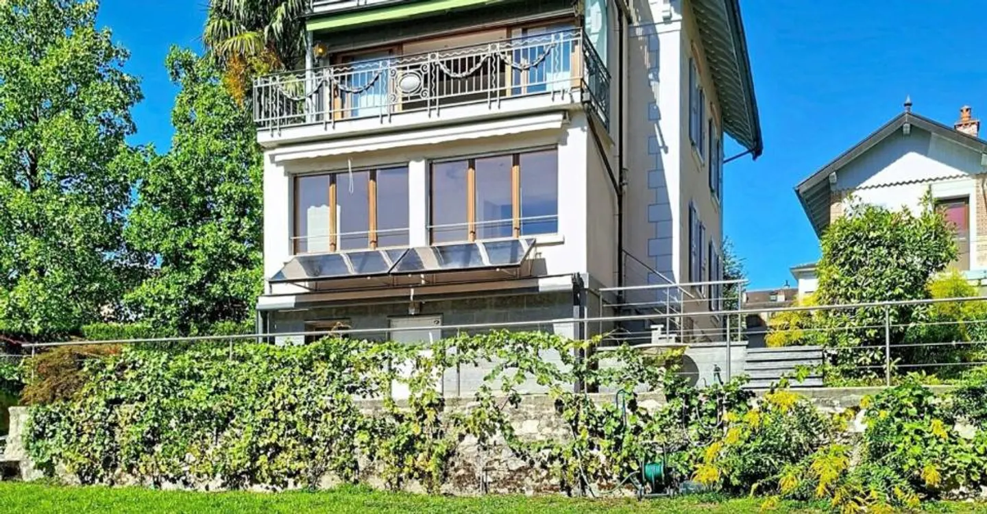 Casa padronale del 1903. Il fascino dell'antico nel cuore di Pully - Foto 1 di 11