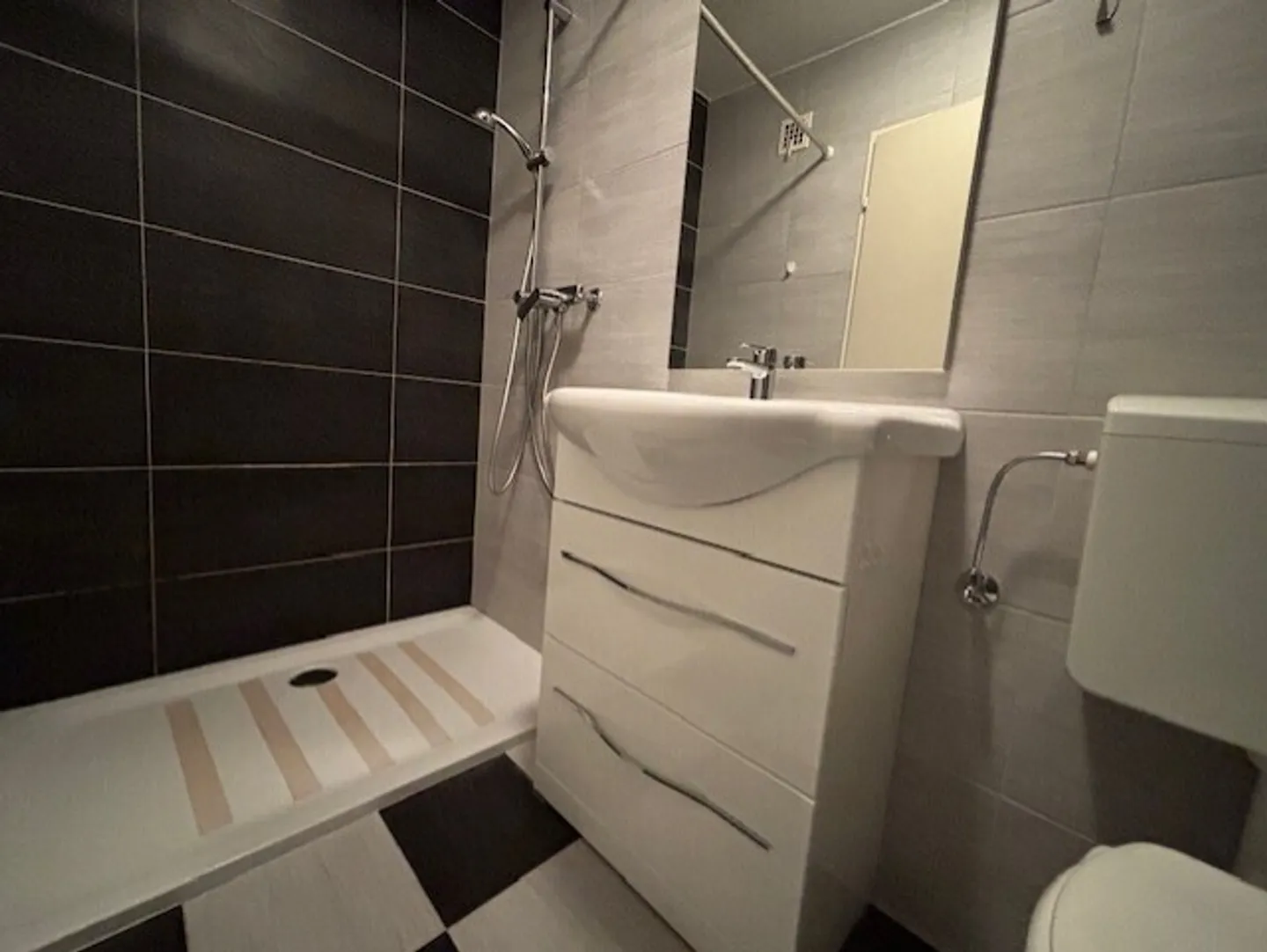 In Fontaine-Allée 2, app. 4,5 Zimmer - Foto 5 von 11