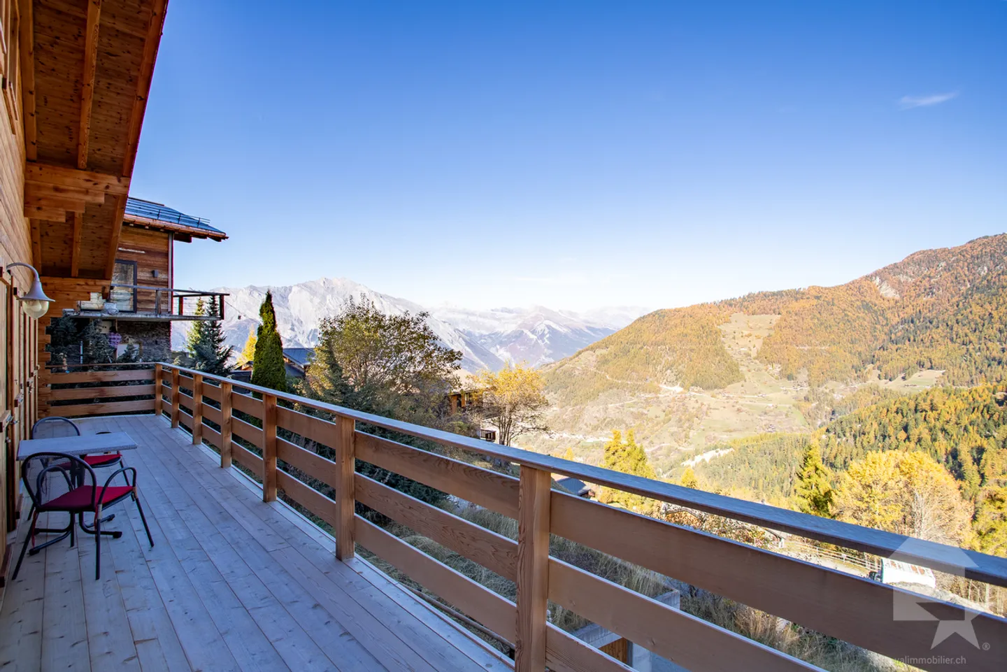 Large 6.5-room chalet, 187 m2, view and sauna - Photo 3 of 29