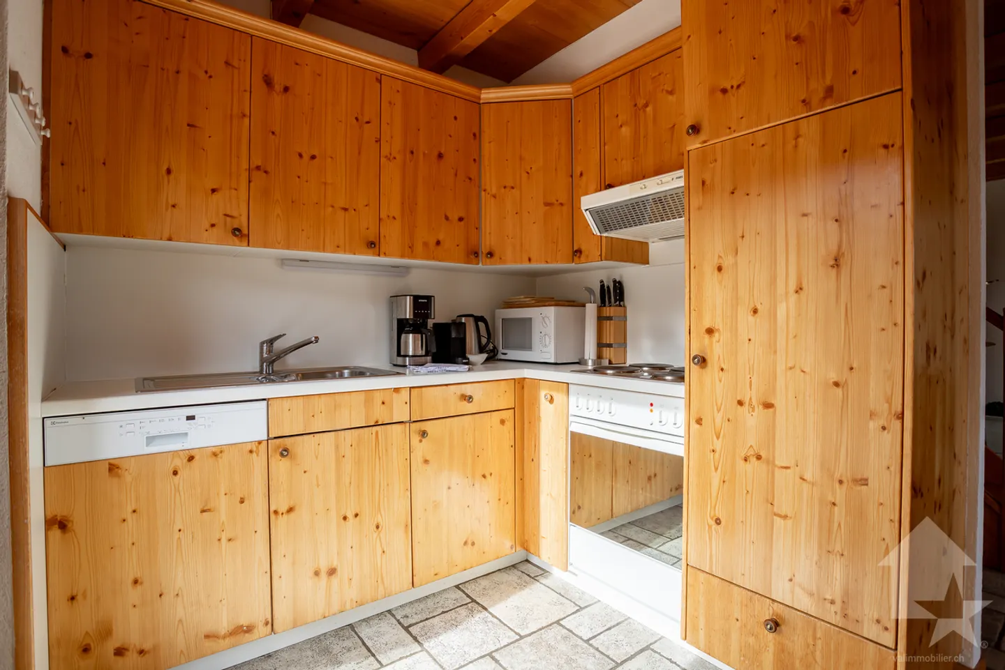 Large 6.5-room chalet, 187 m2, view and sauna - Photo 6 of 29