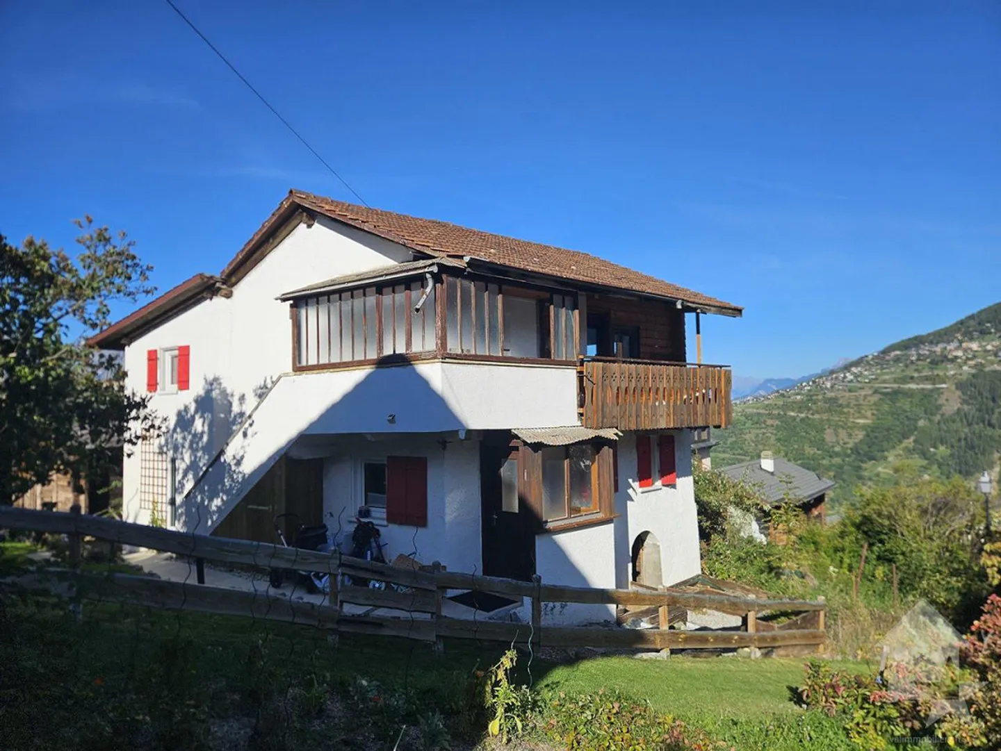 Renovated 4.5-room chalet, 103 m2, view and sun - Photo 2 of 23