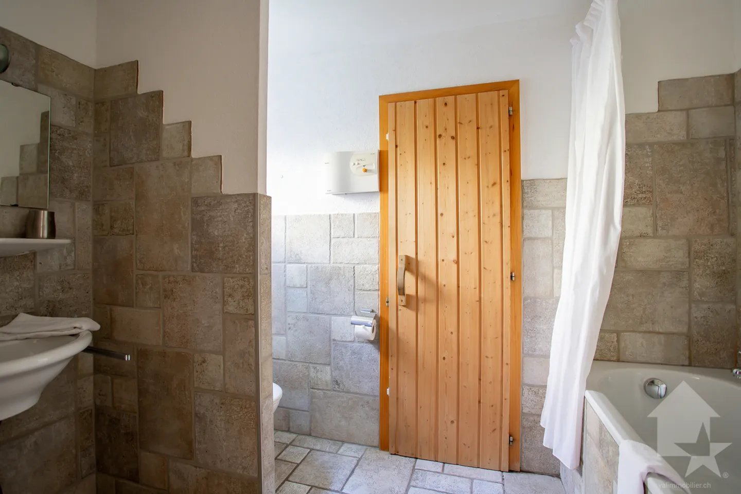 Large 6.5-room chalet, 187 m2, view and sauna - Photo 13 of 29