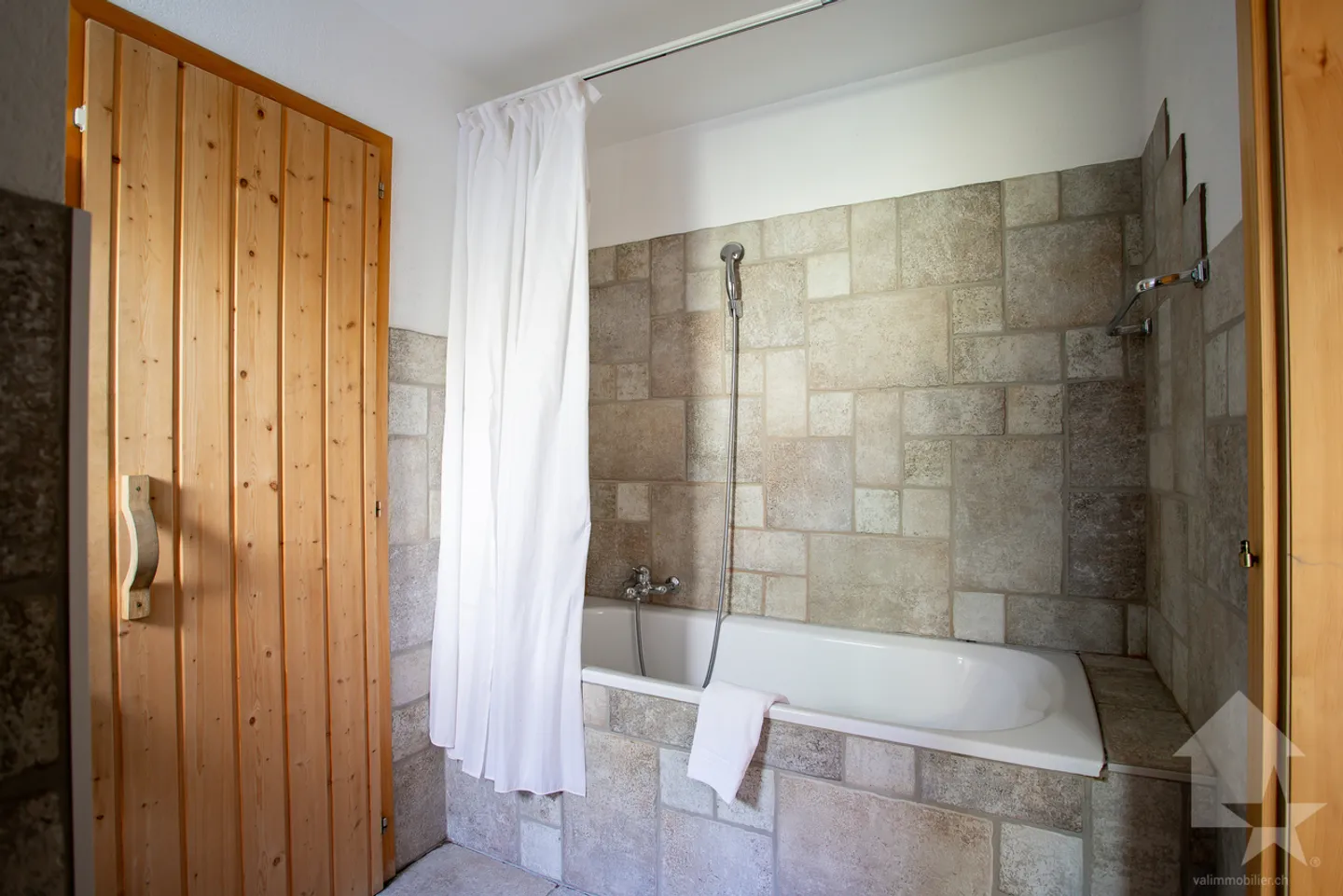 Large 6.5-room chalet, 187 m2, view and sauna - Photo 23 of 29