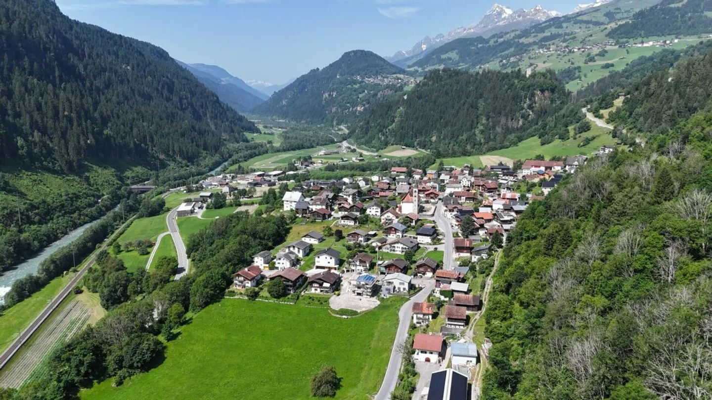 SECONDA CASA O NUOVA CASA (EFH) - VIVERE A RUEUN CON VISTA E TRANQUILLITÀ - Foto 11 di 12
