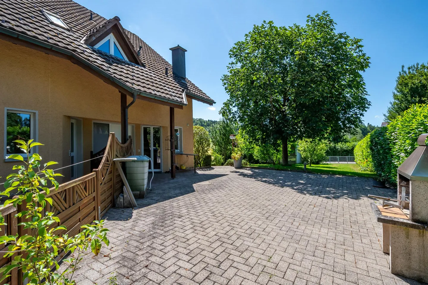 Maison résidentielle avec 3 unités et idylle de jardin - Photo 6 sur 28