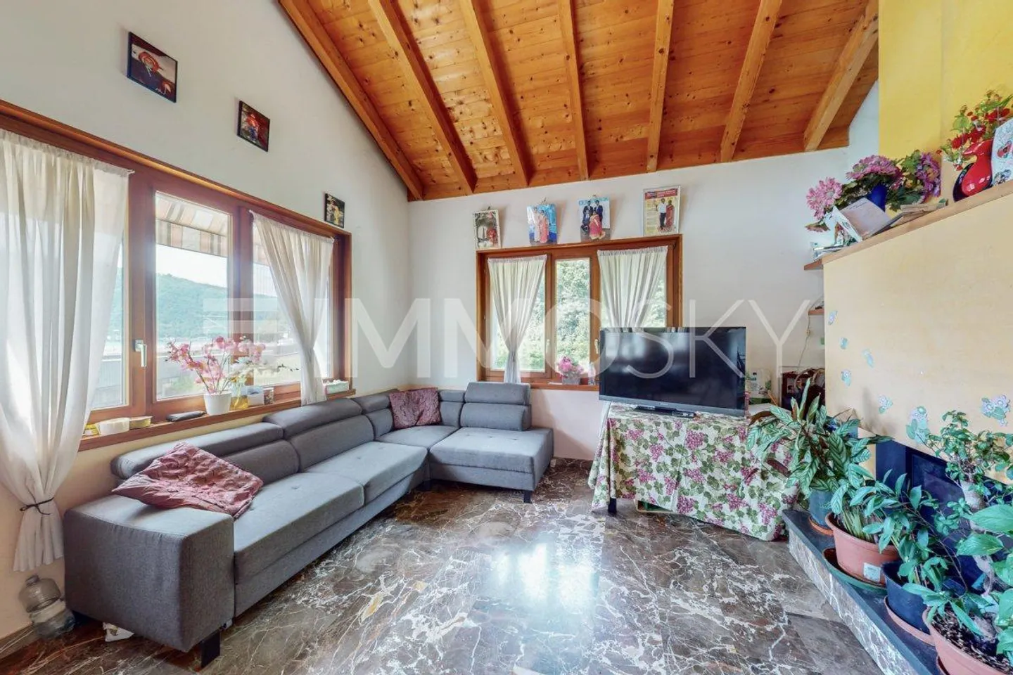 Grands espaces lumineux avec vue sur le lac et un prêt hypothécaire à 0,8 % - Photo 2 sur 5