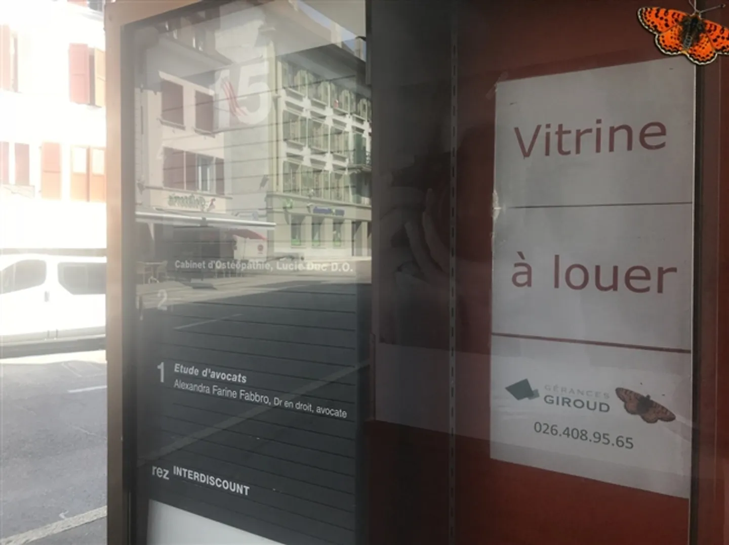 Showcase in the center of Grand-Rue in Payerne - Photo 1 of 4