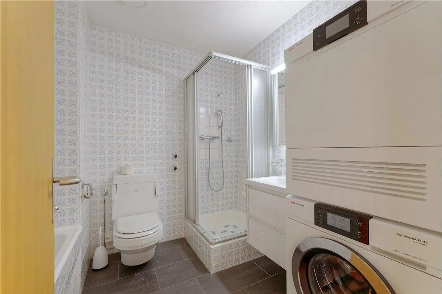 Your new home in Bolligen: Stylish 4-room apartment with heated craft room - Photo 12 of 13