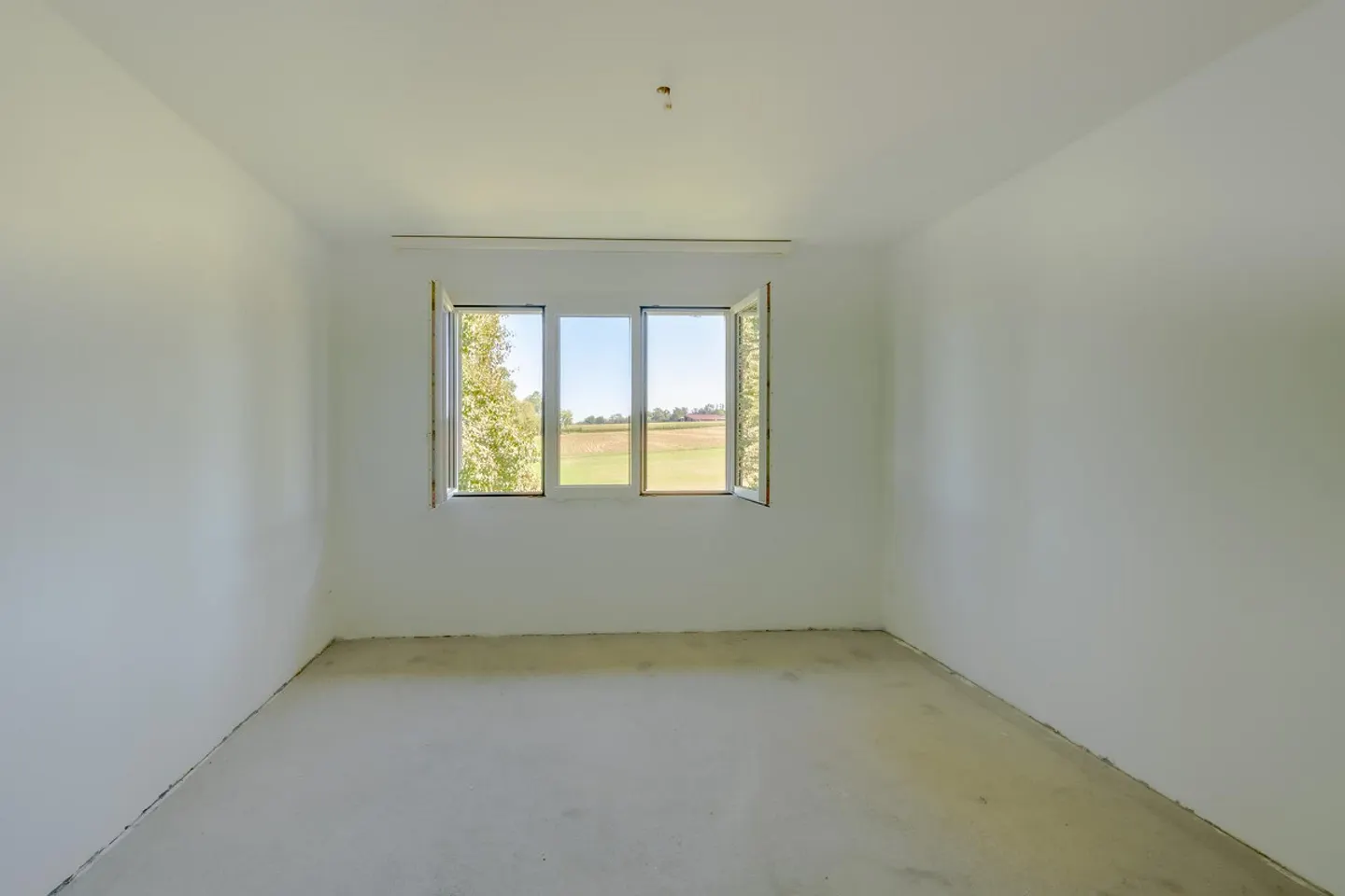 Spacious apartment with beautiful views of greenery - Photo 6 of 15
