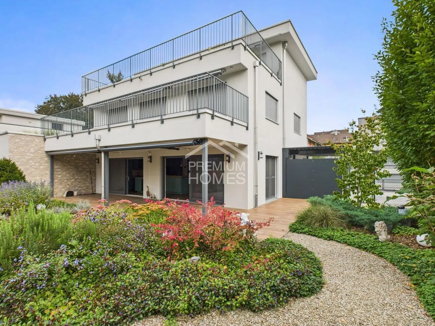 Single house for sale - Photo 1 of 13