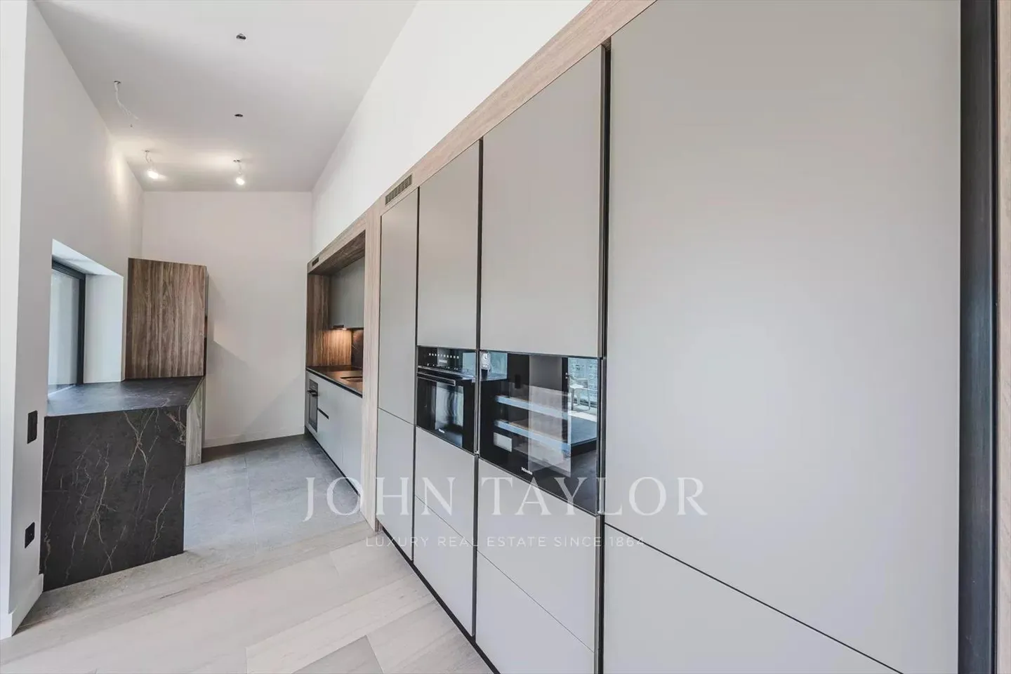 CO-ESCLUSIVITÀ!! Villa completamente ristrutturata in posizione privilegiata! - Foto 3 di 13