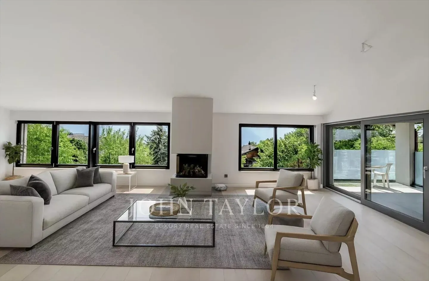 CO-ESCLUSIVITÀ!! Villa completamente ristrutturata in posizione privilegiata! - Foto 1 di 13