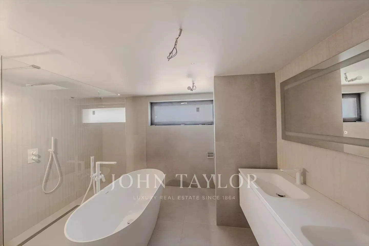 CO-ESCLUSIVITÀ!! Villa completamente ristrutturata in posizione privilegiata! - Foto 7 di 13