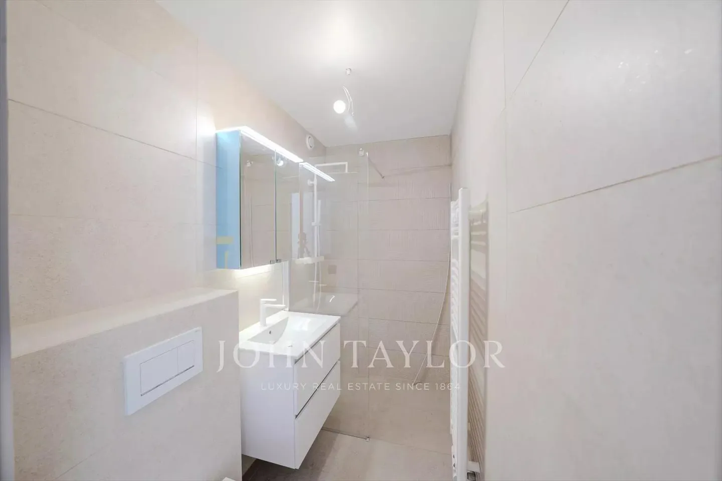 CO-ESCLUSIVITÀ!! Villa completamente ristrutturata in posizione privilegiata! - Foto 11 di 13