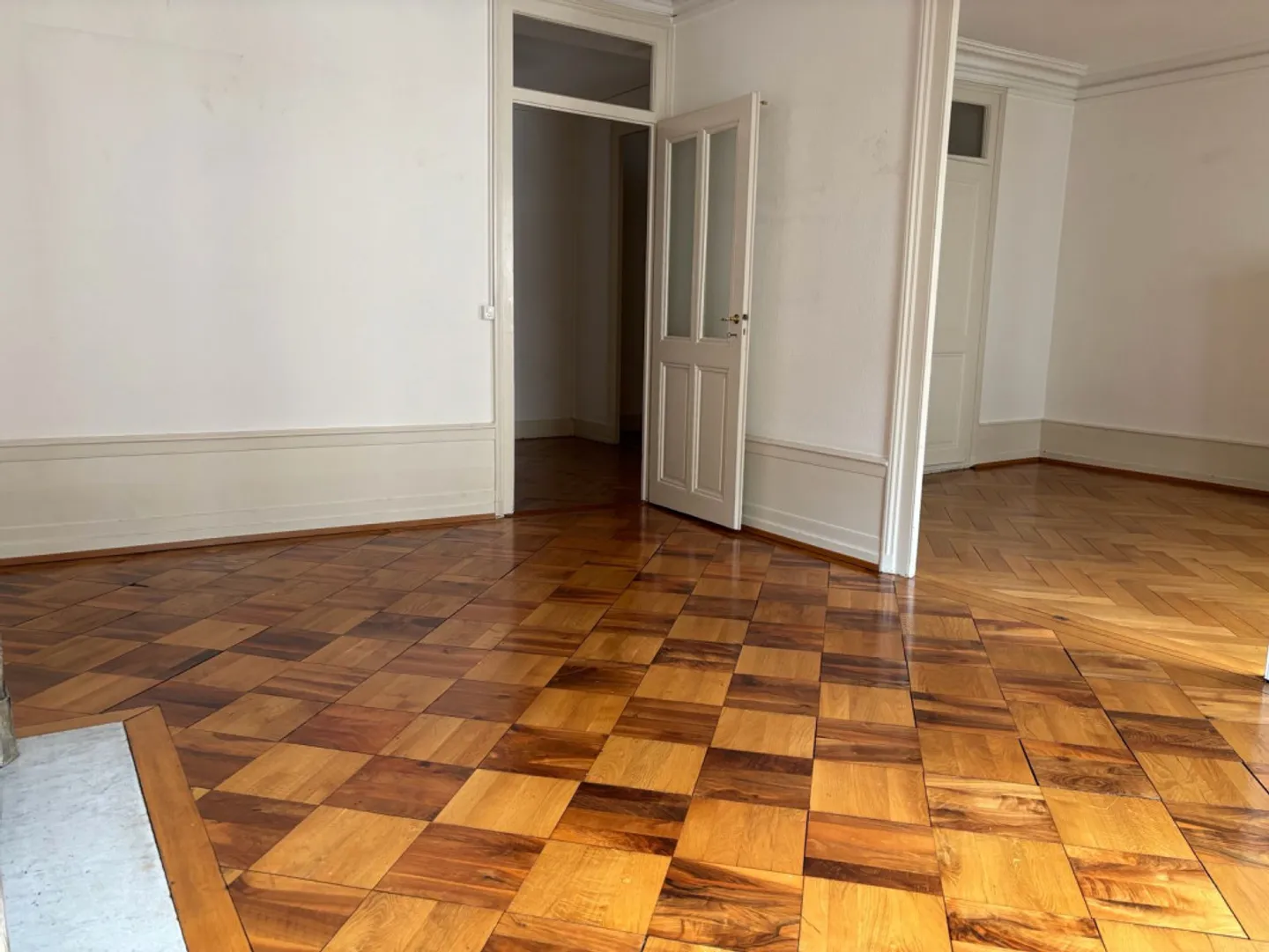 Sehr charmante 4-Zimmer-Wohnung im Stadtteil Plainpalais. Viel Charakter! - Foto 2 von 12