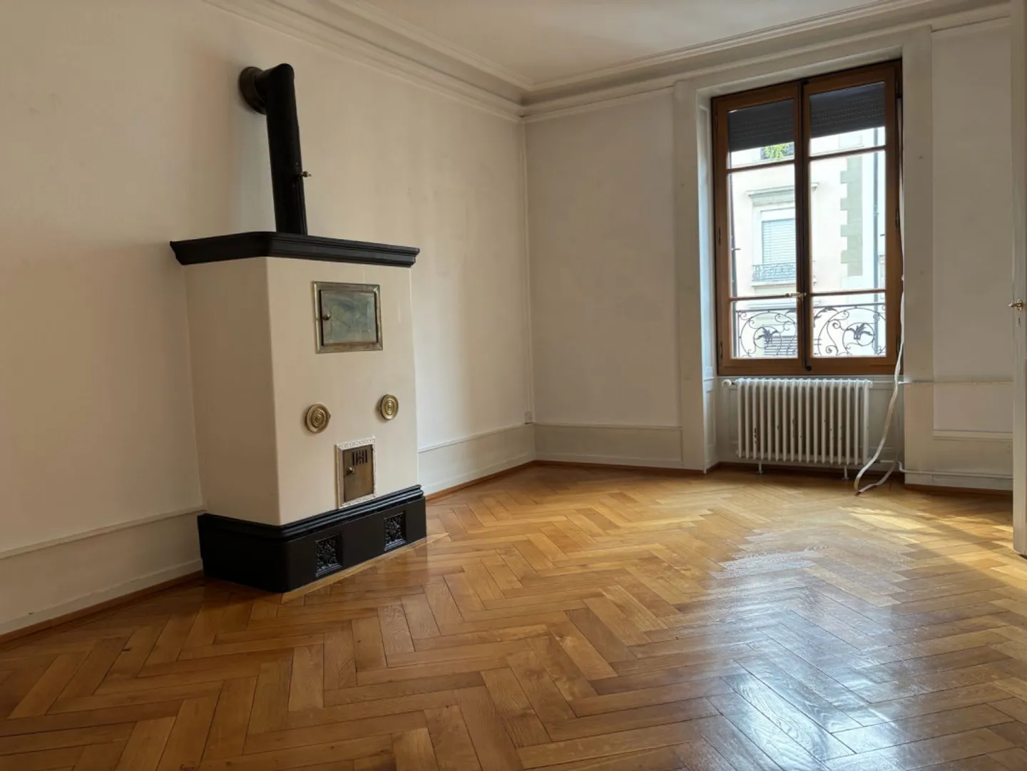 Sehr charmante 4-Zimmer-Wohnung im Stadtteil Plainpalais. Viel Charakter! - Foto 4 von 12