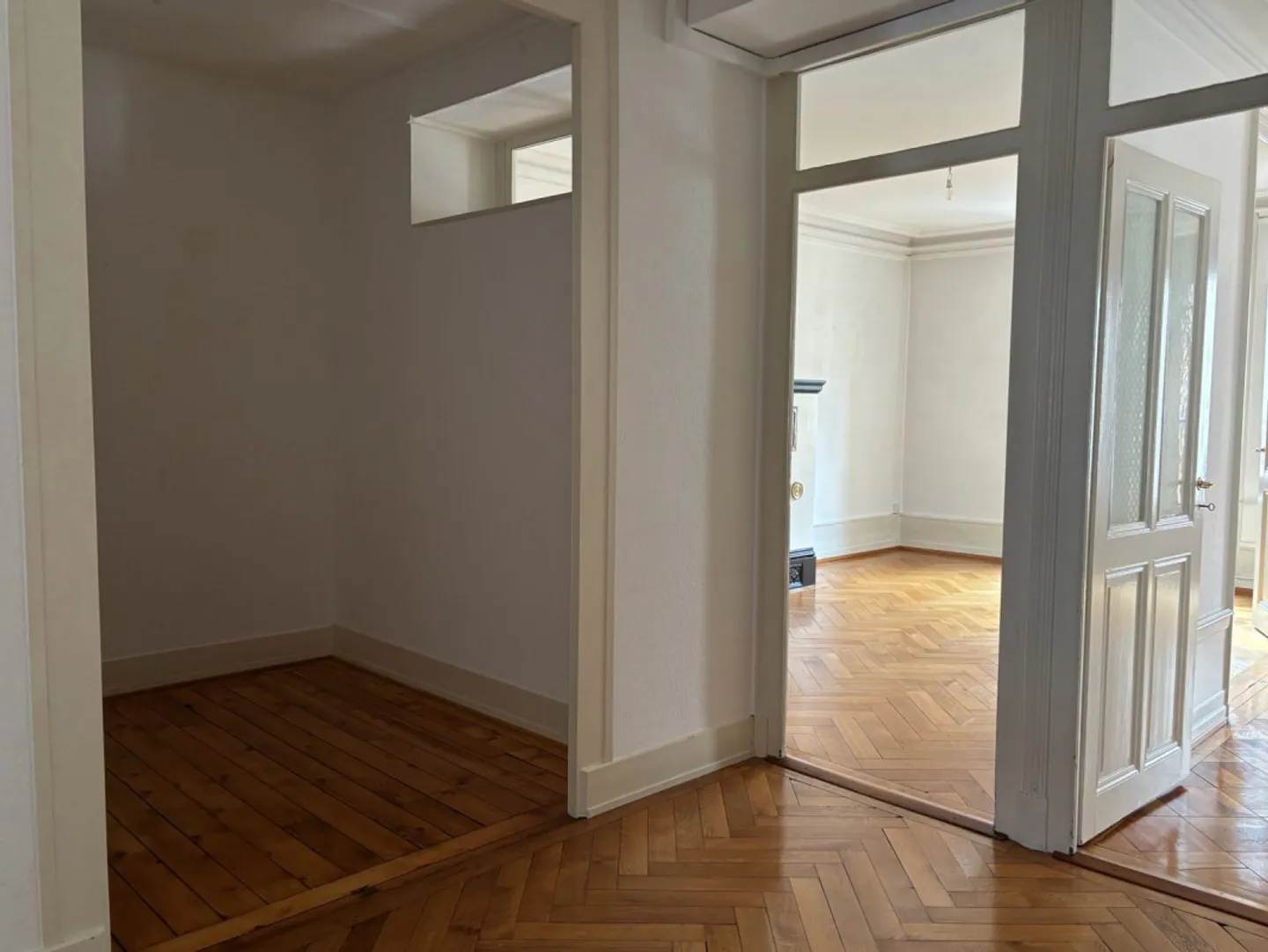Sehr charmante 4-Zimmer-Wohnung im Stadtteil Plainpalais. Viel Charakter! - Foto 5 von 12