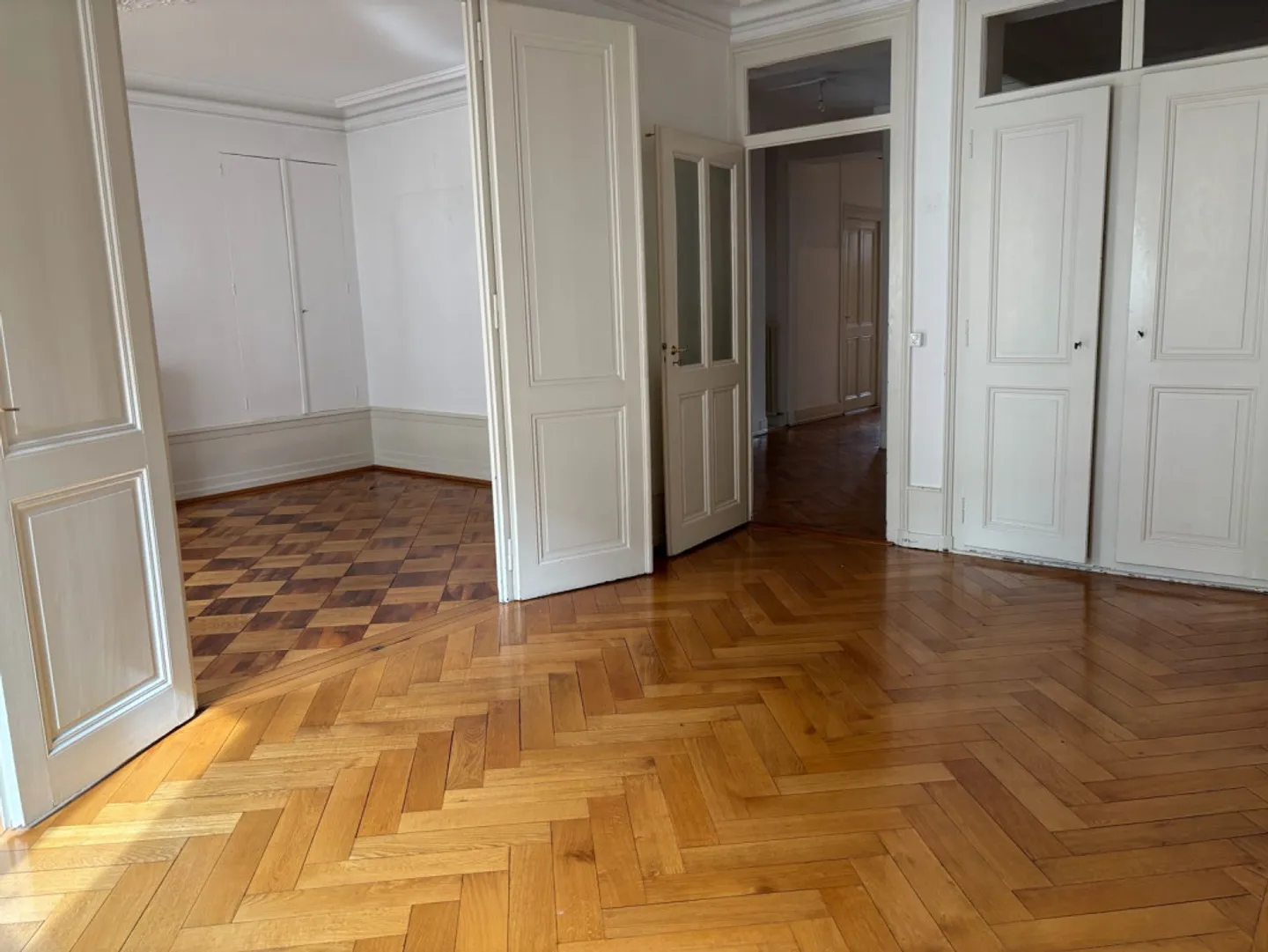 Sehr charmante 4-Zimmer-Wohnung im Stadtteil Plainpalais. Viel Charakter! - Foto 3 von 12