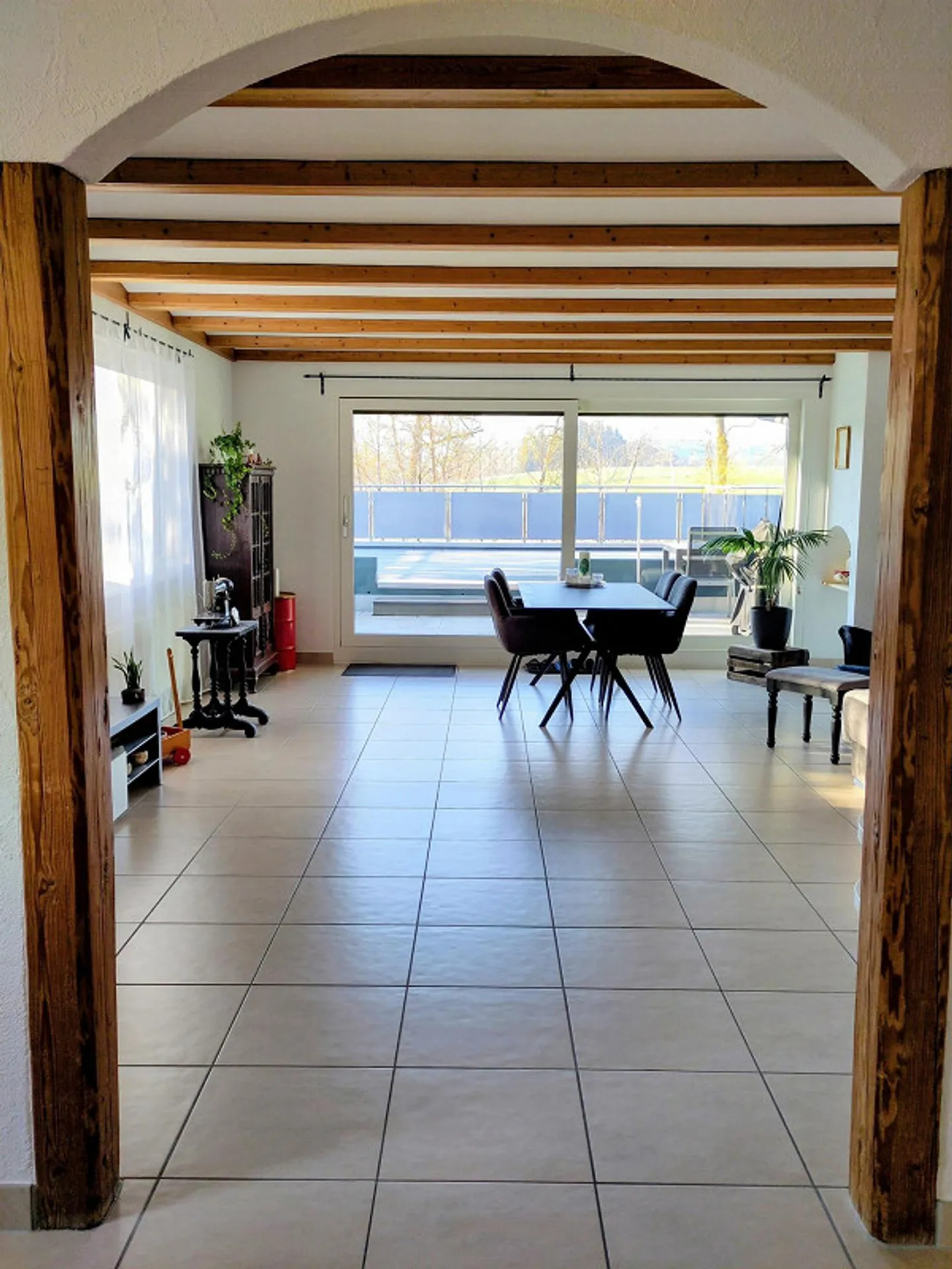 Sezione di casa affascinante con sala hobby / studio e molta privacy - Foto 5 di 19