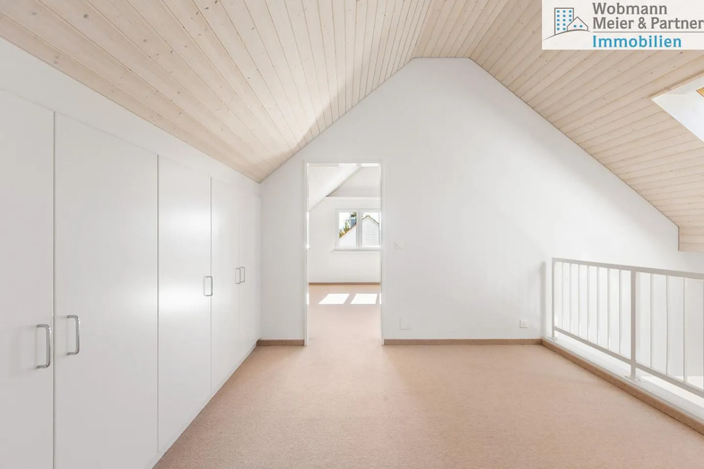 Bright attic maisonette with warm air fireplace - Photo 6 of 7