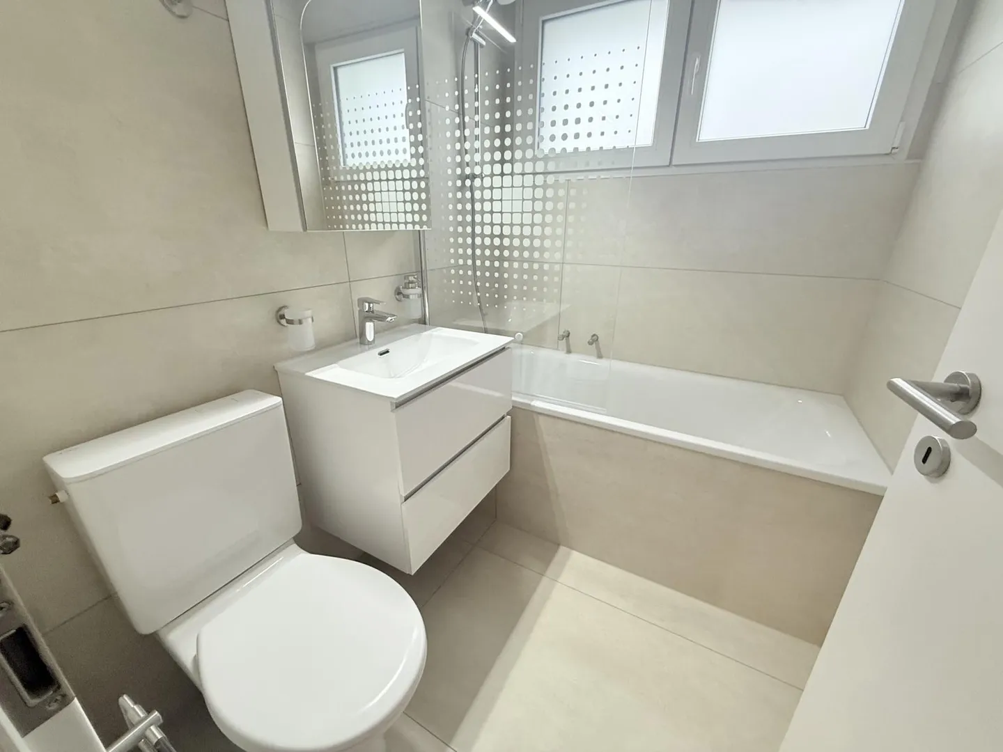 Wohnung 3.5 Zimmer komplett renoviert im Herzen von Payerne - Foto 5 di 7