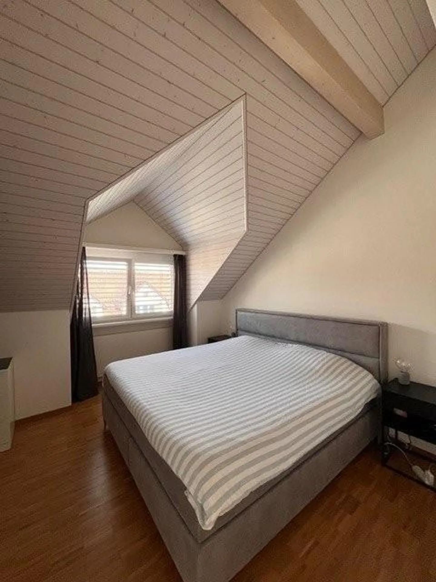 Moderno appartamento duplex con balcone e due bagni - Foto 5 di 9
