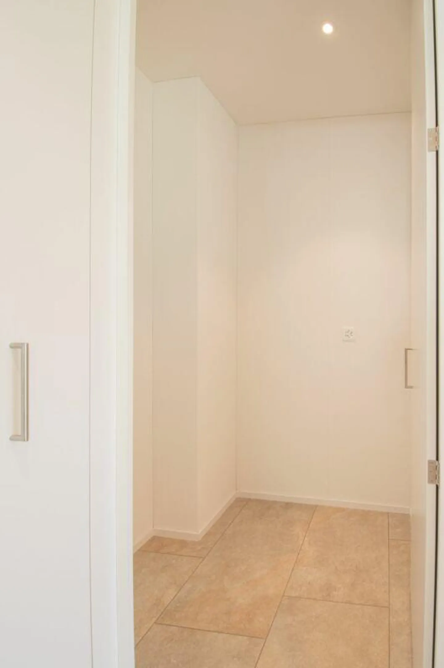 Like-new family apartment in a quiet and central location - Photo 4 of 19