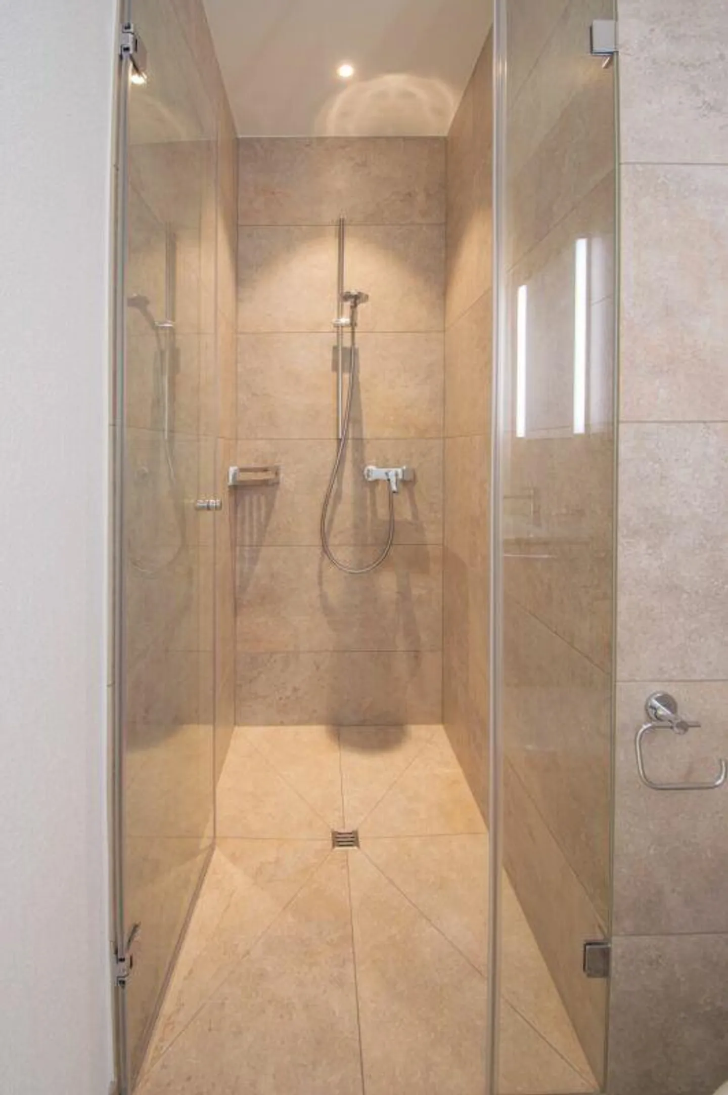 Like-new family apartment in a quiet and central location - Photo 9 of 19