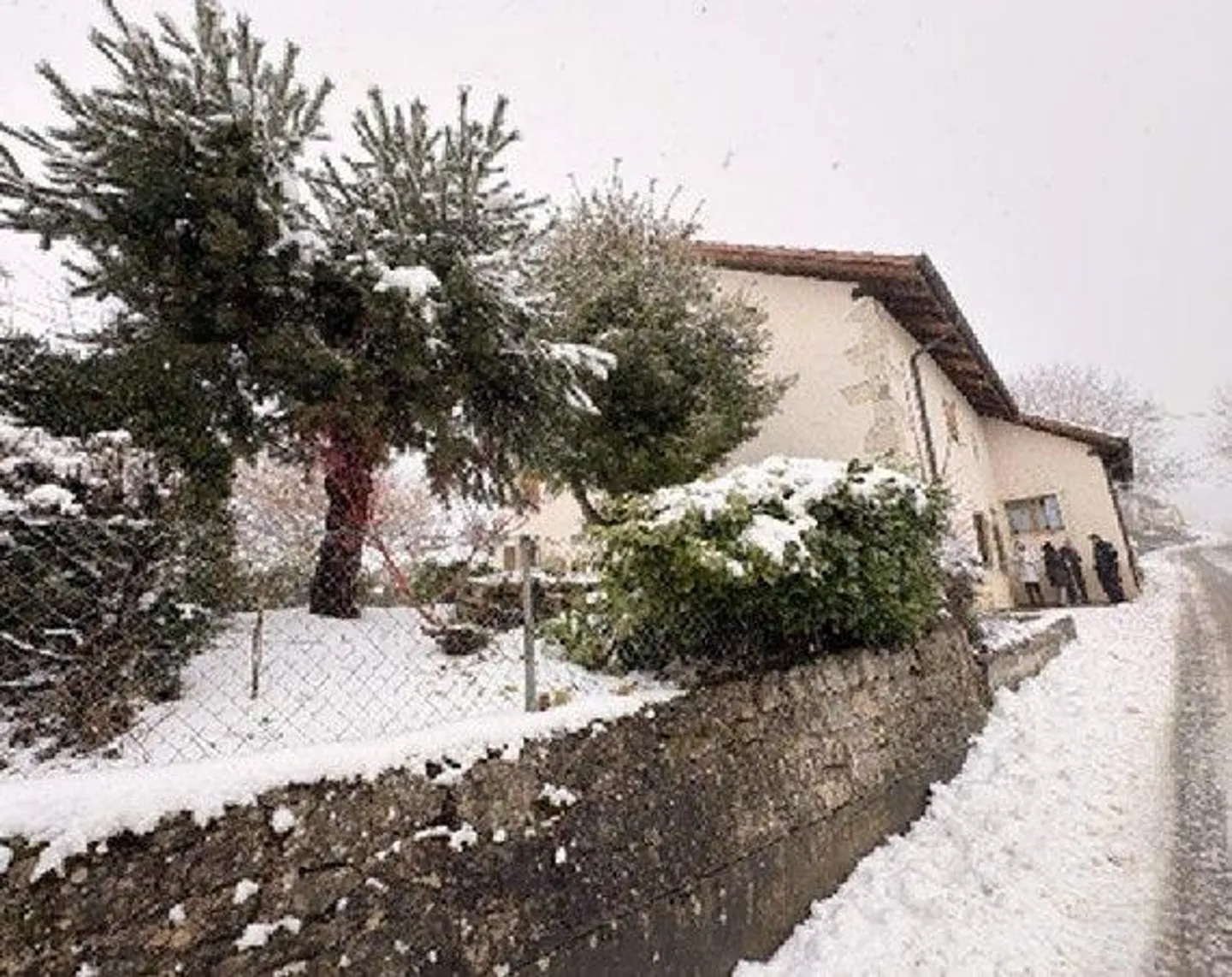House with Garden - Photo 2 of 13