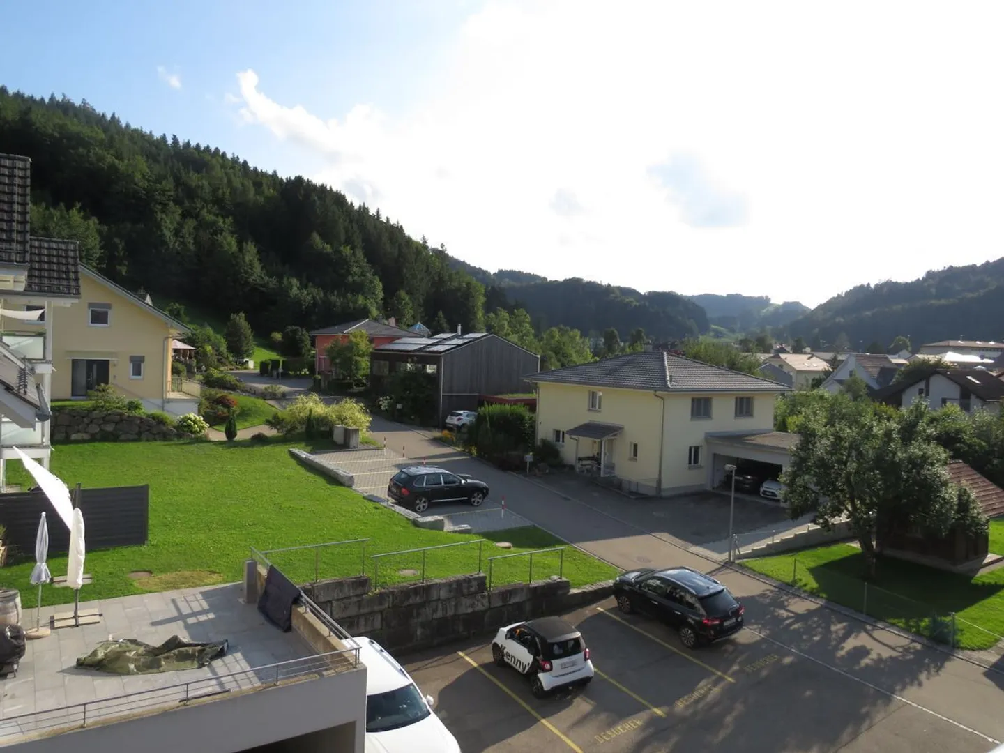 Appartement en duplex moderne de 4,5 pièces dans un emplacement idyllique - Photo 1 sur 13