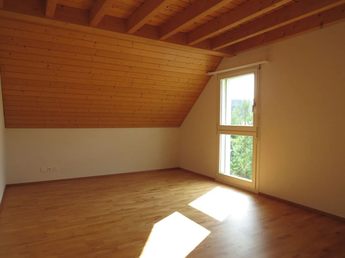 Appartement en duplex moderne de 4,5 pièces dans un emplacement idyllique - Photo 8 sur 13