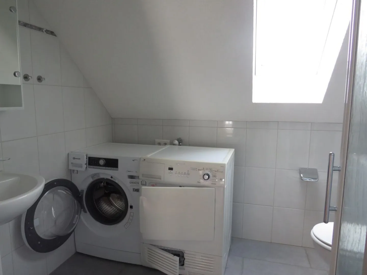 Appartement en duplex moderne de 4,5 pièces dans un emplacement idyllique - Photo 12 sur 13