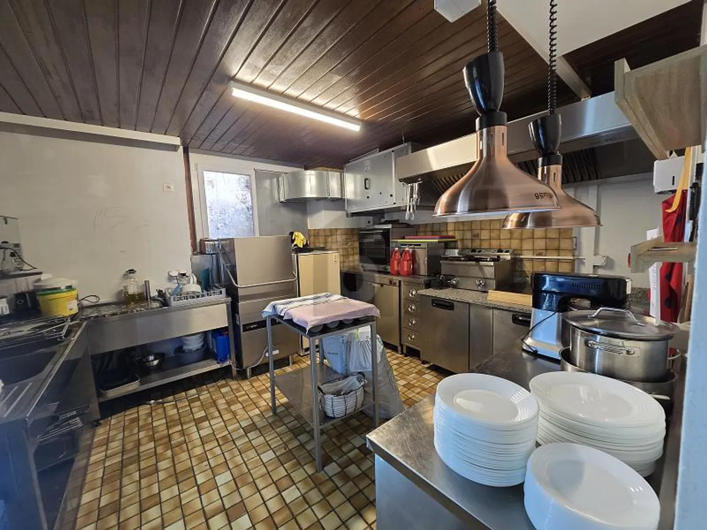 Hotel for rent - Photo 4 of 6