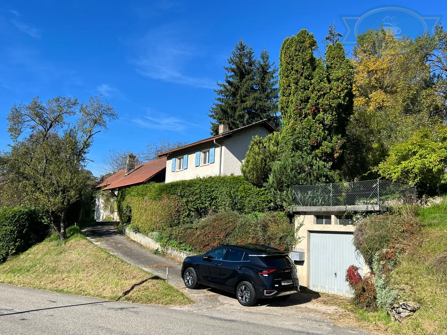 Single-family house and barn/workshop to renovate in Charmoille - Photo 1 of 9