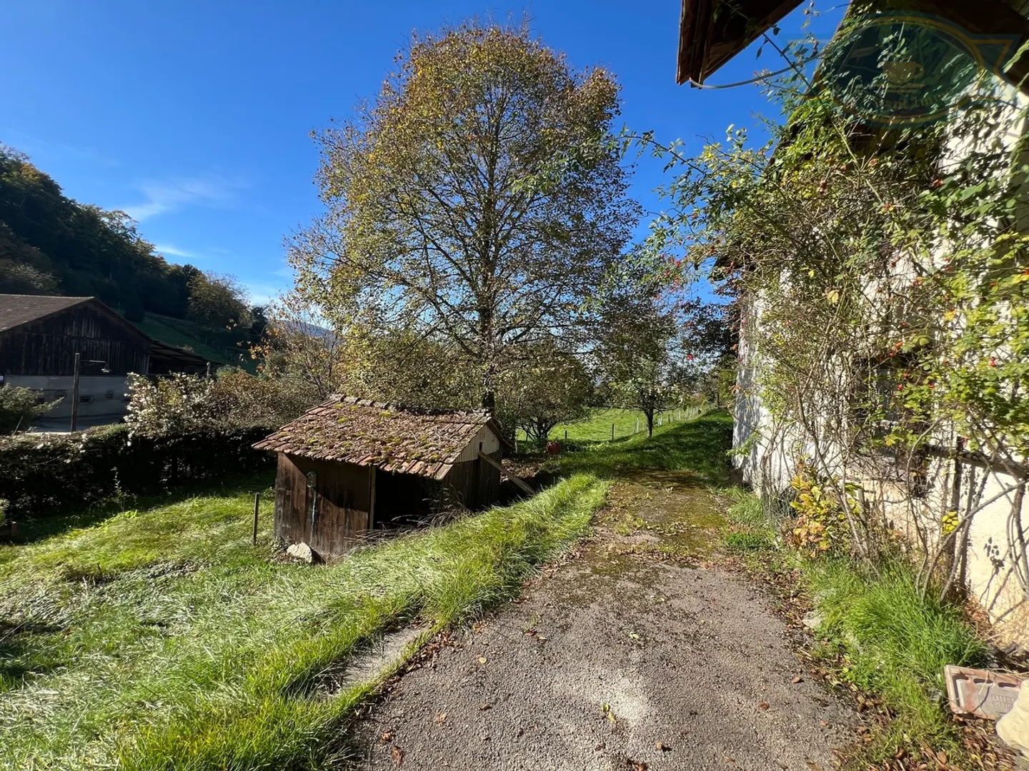 Single-family house and barn/workshop to renovate in Charmoille - Photo 9 of 9