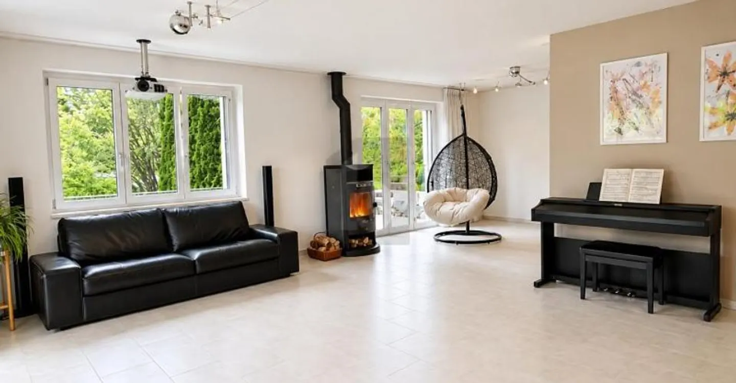 PANORAMIC VIEW WITH LOTS OF SPACE AND FLEXIBLE USE - Photo 3 of 6