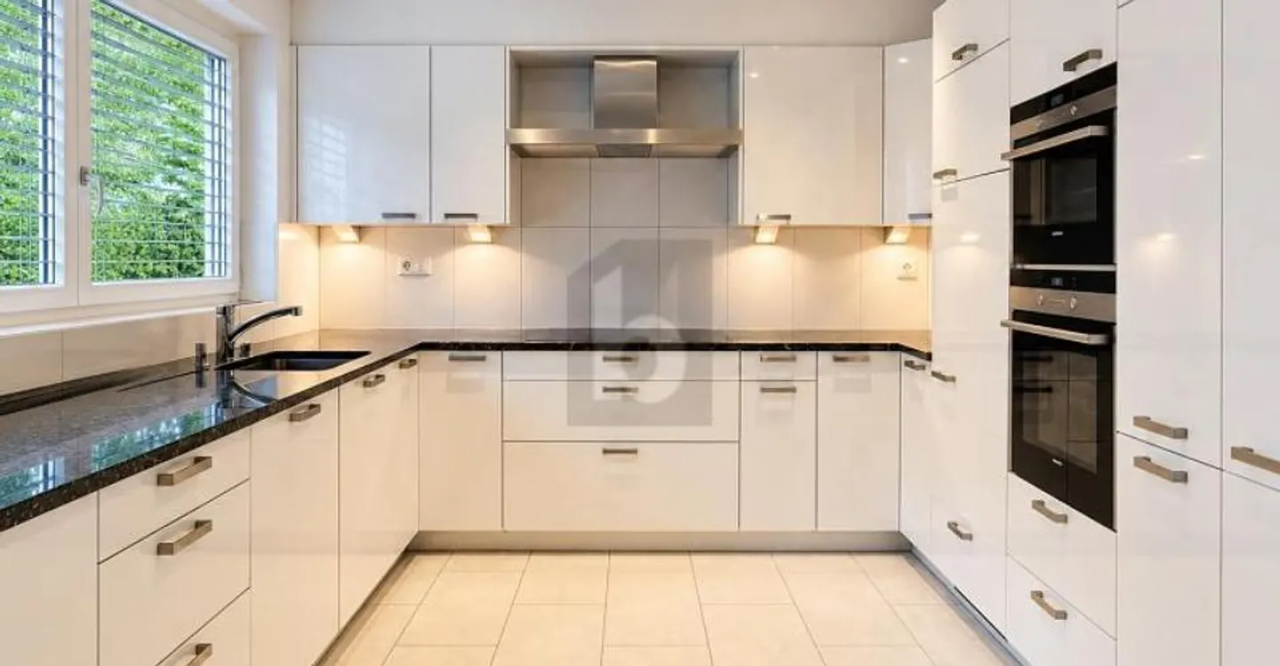 PANORAMIC VIEW WITH LOTS OF SPACE AND FLEXIBLE USE - Photo 4 of 6