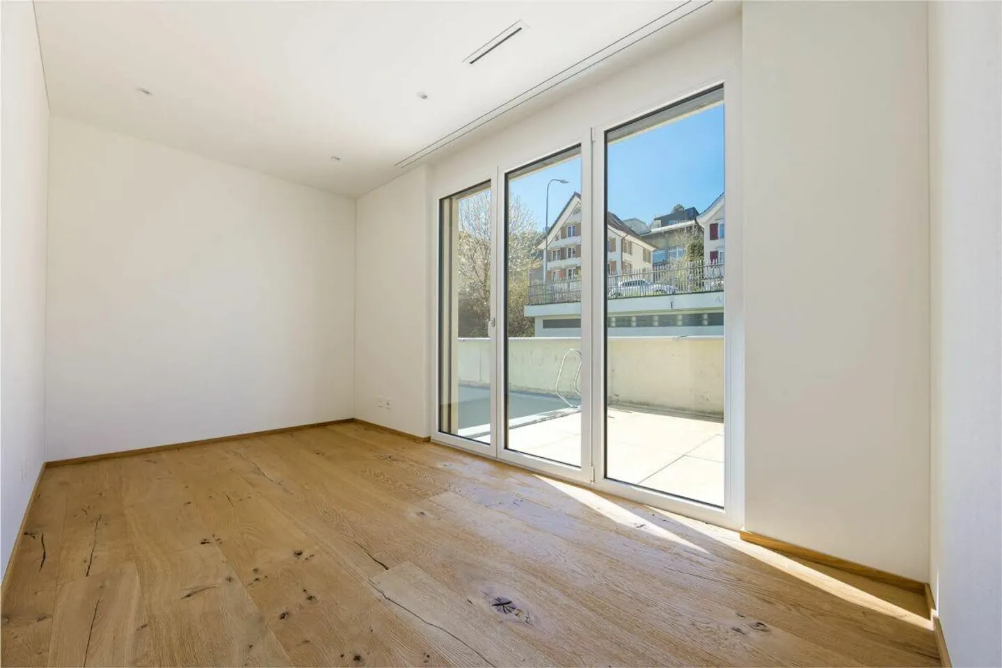 Panorama-Attika mit privatem Pool - Foto 6 von 11