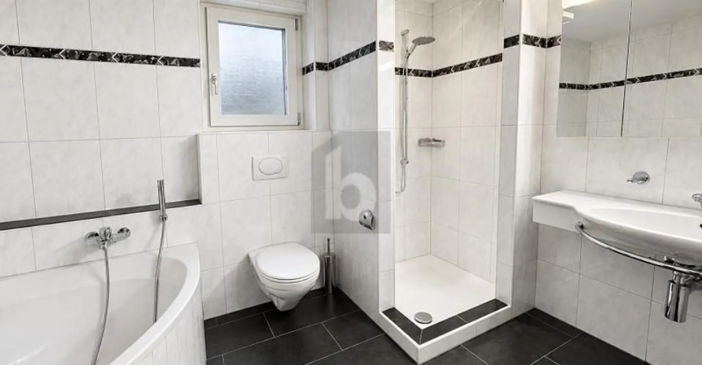 PANORAMIC VIEW WITH LOTS OF SPACE AND FLEXIBLE USE - Photo 5 of 6