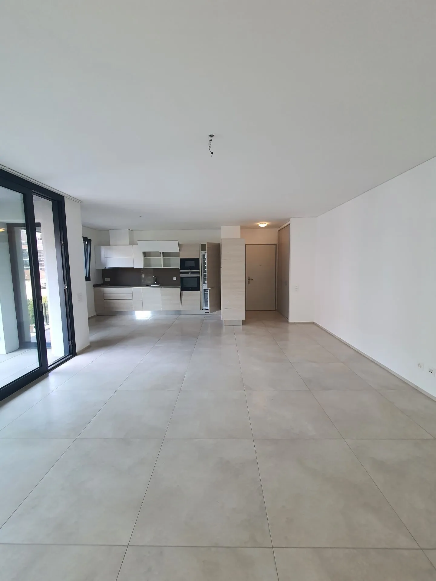 RESERVED - Lugano - Res. Agorà - App. 3.5 Rooms 4th Floor - Photo 3 of 16