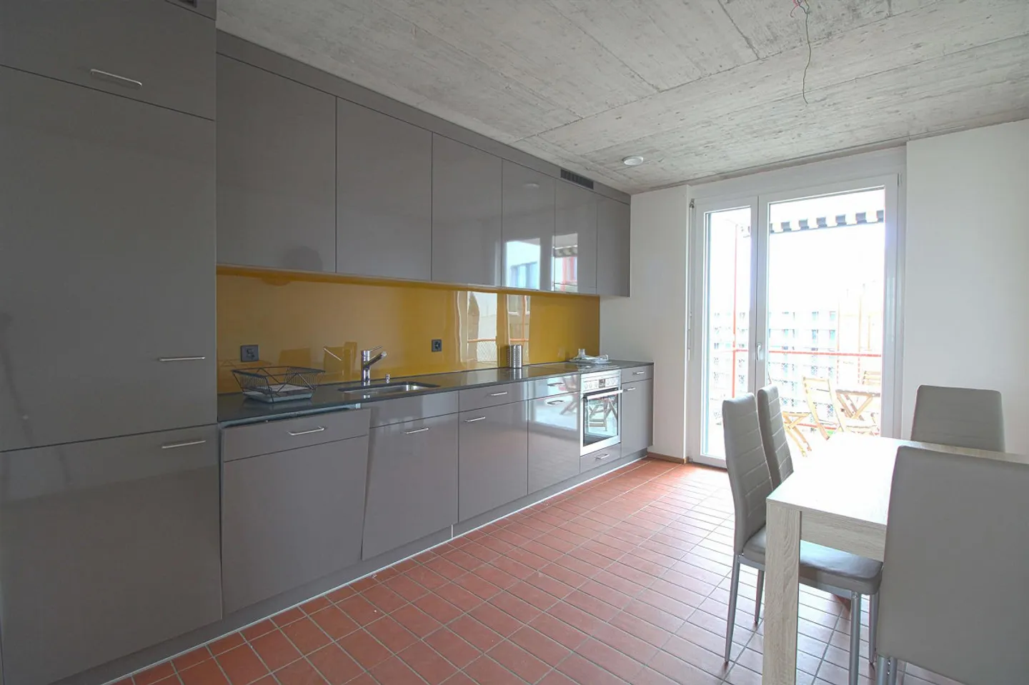 Furnished room in modernized apartment in top location - Photo 7 of 10