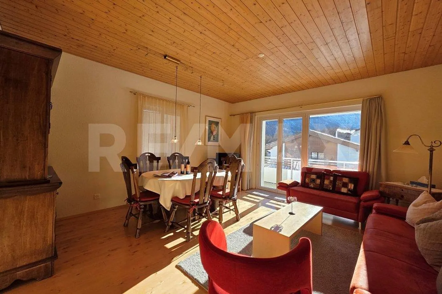 Great 5-room apartment with lots of sun & views - Photo 2 of 13