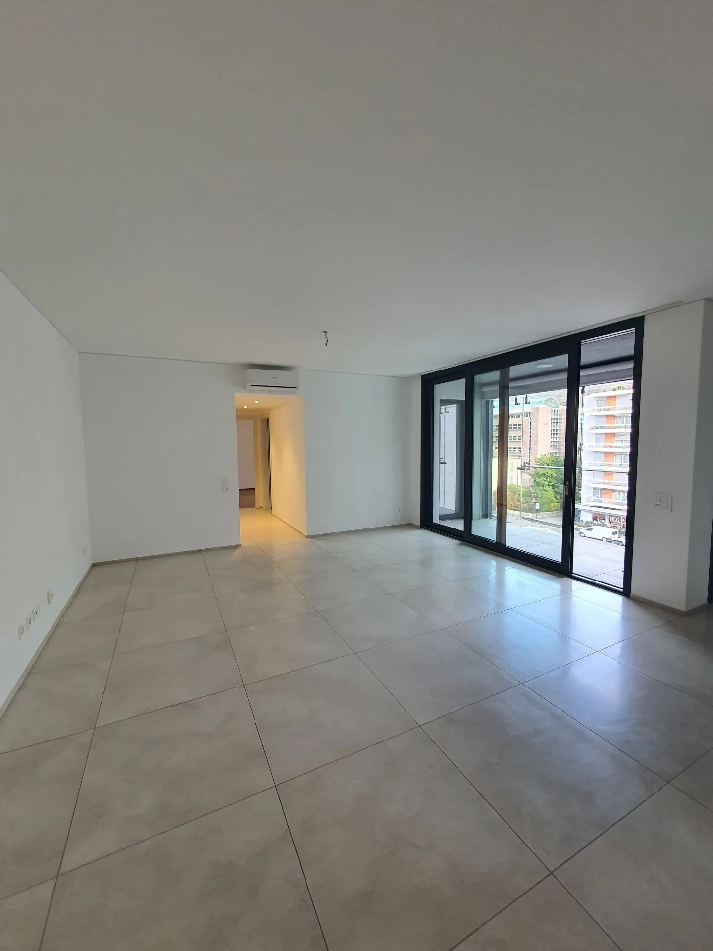 RESERVED - Lugano - Res. Agorà - App. 3.5 Rooms 4th Floor - Photo 4 of 16