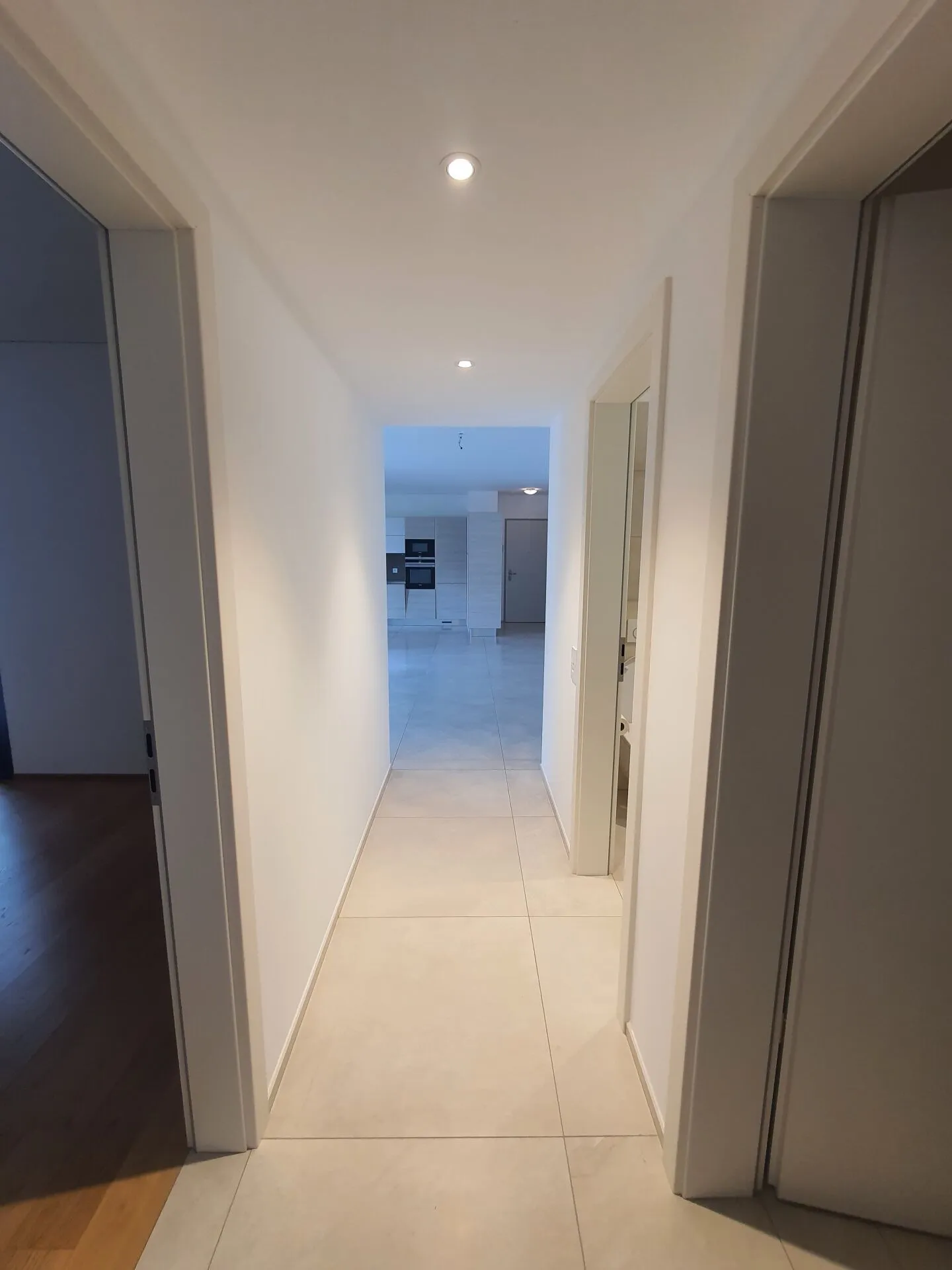 RESERVED - Lugano - Res. Agorà - App. 3.5 Rooms 4th Floor - Photo 6 of 16