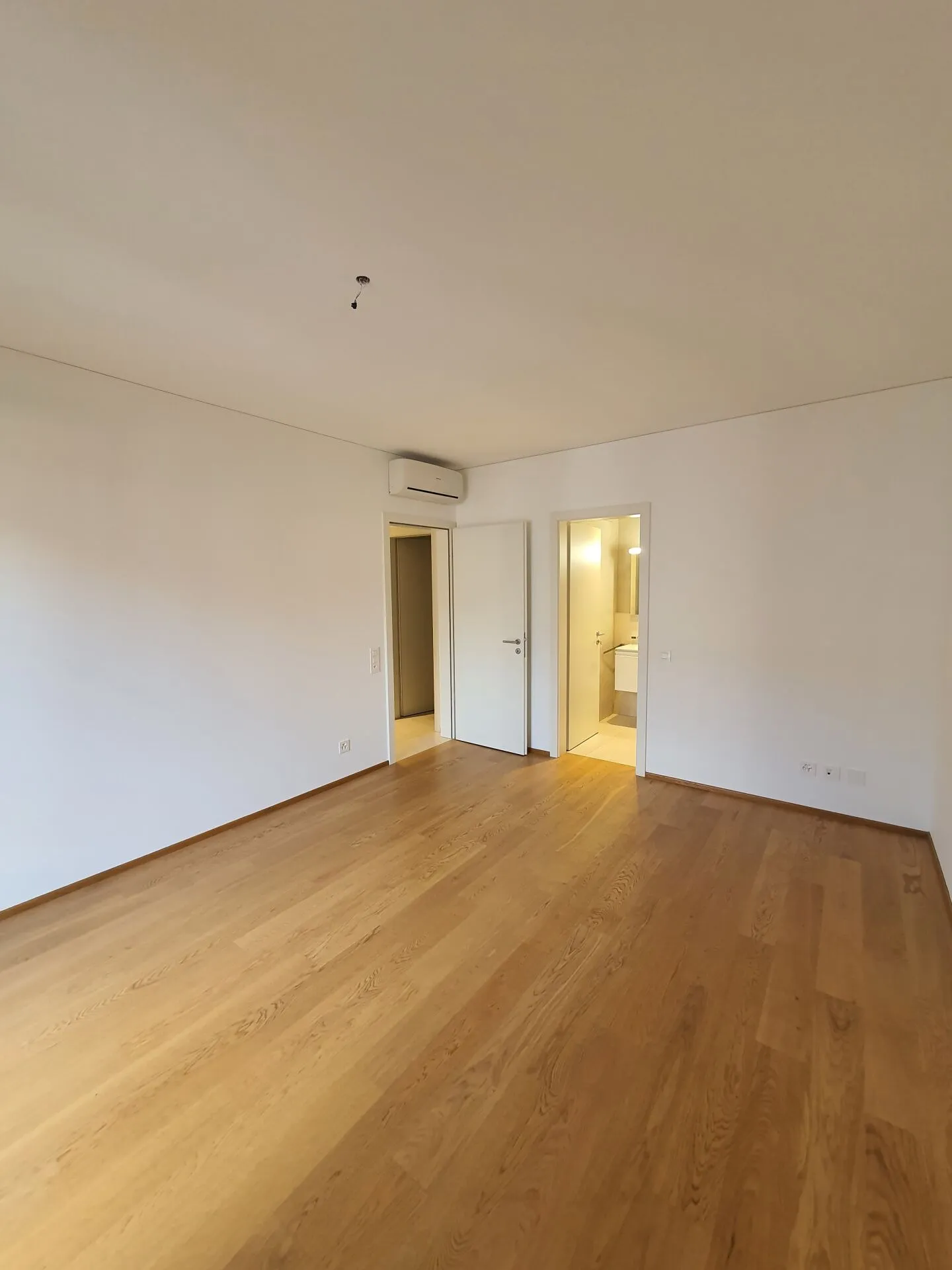 RESERVED - Lugano - Res. Agorà - App. 3.5 Rooms 4th Floor - Photo 9 of 16