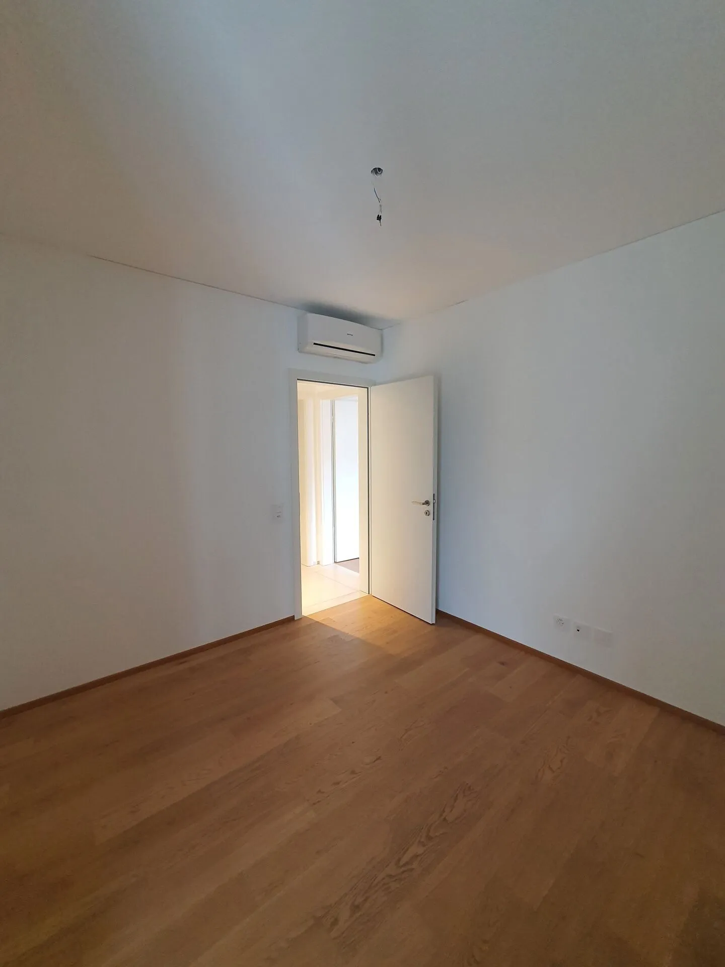 RESERVED - Lugano - Res. Agorà - App. 3.5 Rooms 4th Floor - Photo 12 of 16