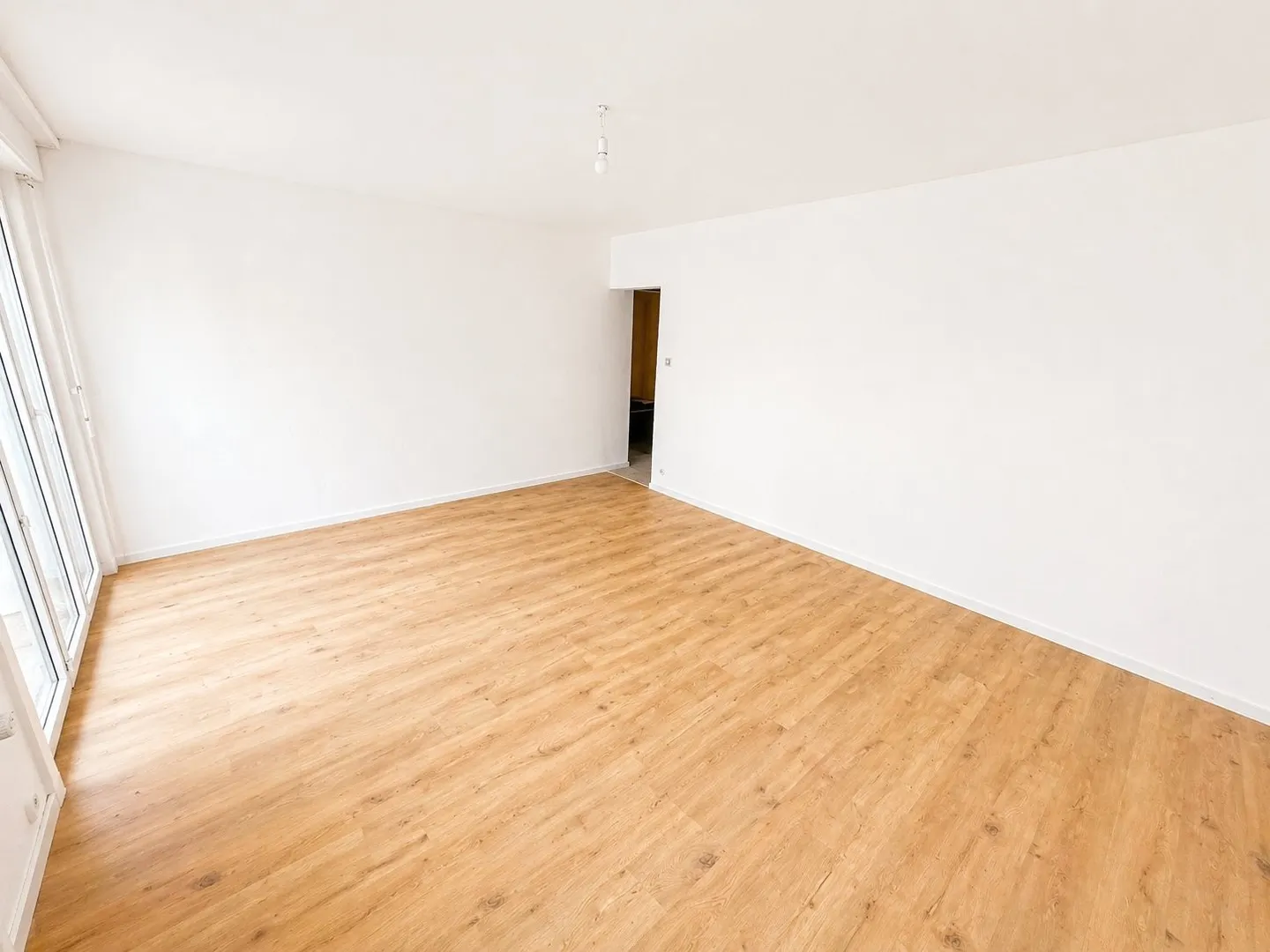 Ultimi lotti: 3.5 stanze completamente ristrutturate di 82 m² con due balconi - Foto 4 di 13