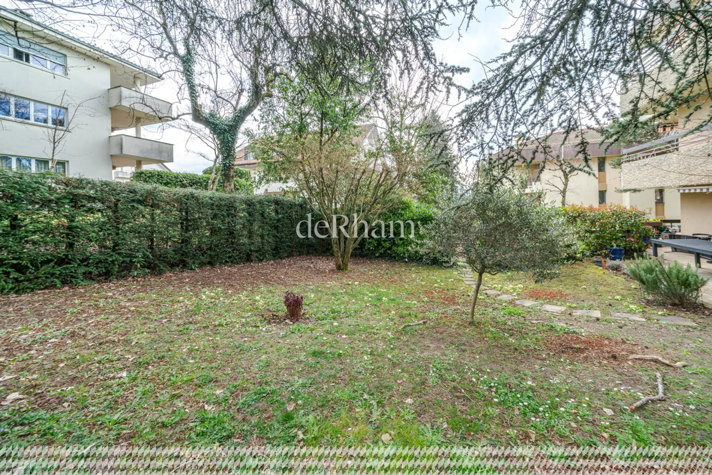 Apartment with 3.5 rooms and 135 m2 with garden - Photo 9 of 13