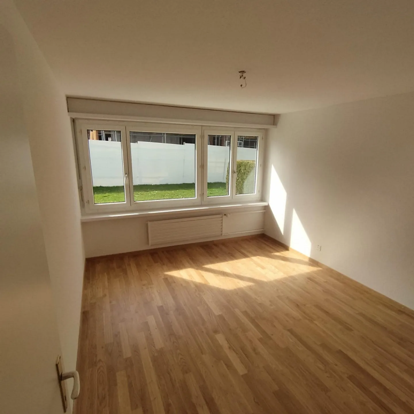 Charming 4-room apartment with garden seating area - Photo 2 of 7